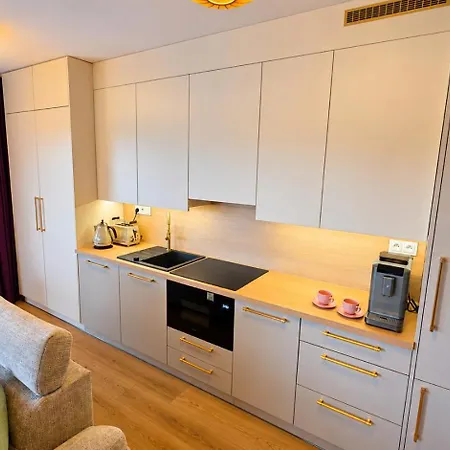 Zlota Plaza Kwiecisty Z Widokiem Na Jezioro Apartment *